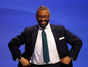 James Cleverly表示，受到残酷的二孩福利限制的家庭缺乏纪律